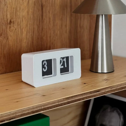 Minimalist Retro Automatic Flip Table Clock