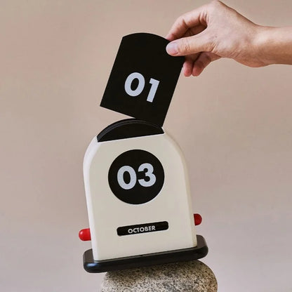 Retro Wooden Perpetual Desk Calendar