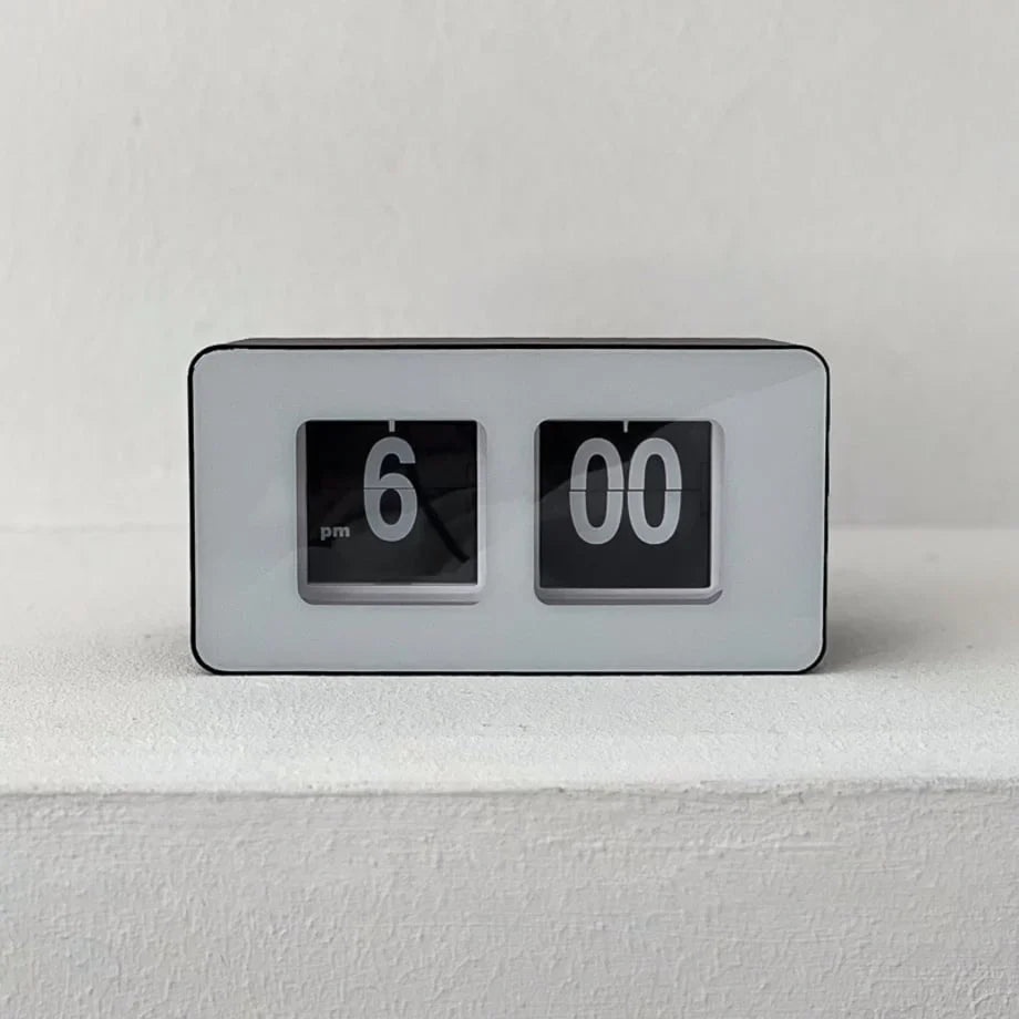 Minimalist Retro Automatic Flip Table Clock