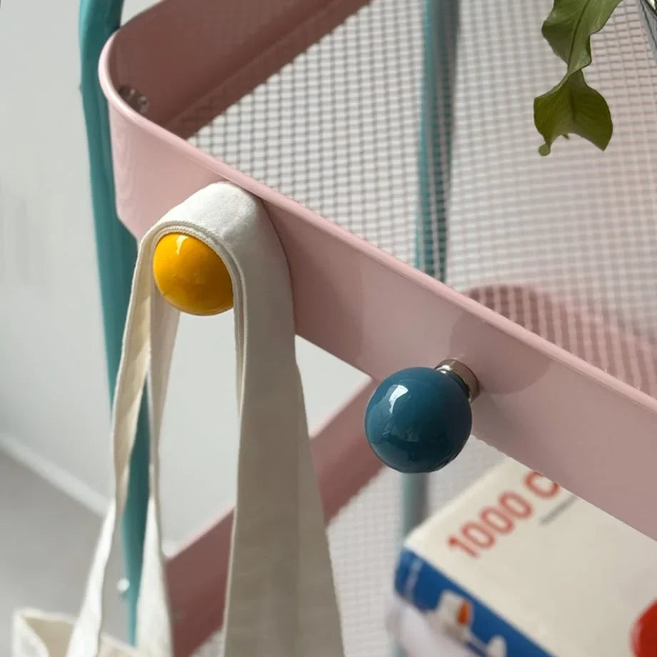 Smooth Ball-Shaped Magnetic Hooks