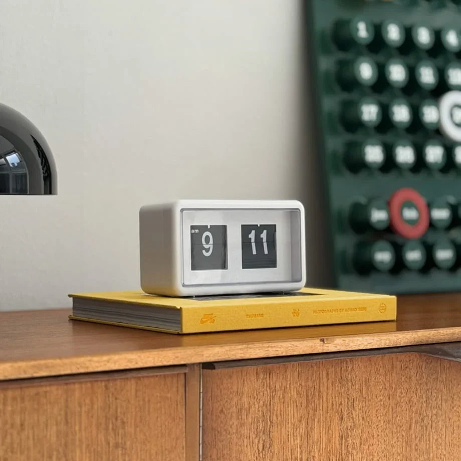 Minimalist Retro Auto Flip Table Clock for Desk & Shelf
