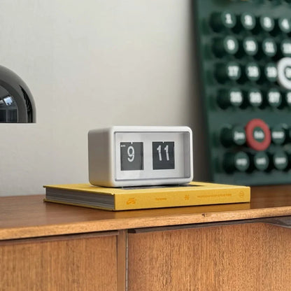 Minimalist Retro Auto Flip Table Clock for Desk & Shelf