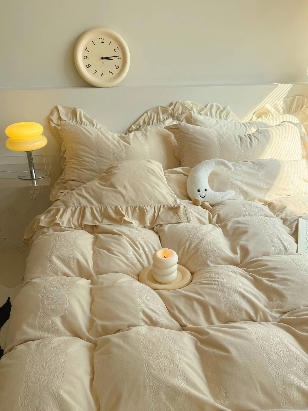 Plush Ruffled Jacquard Velvet Bedding Set