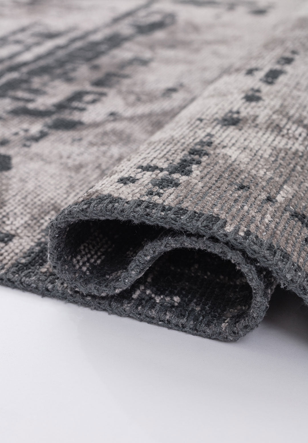 Space Light Grey - Matte Black Rug