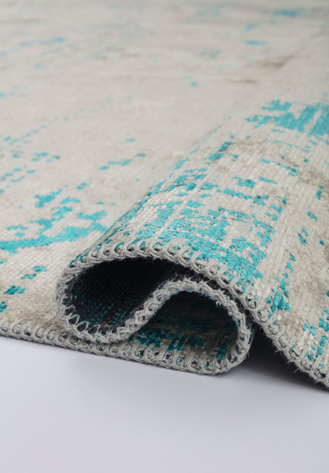 Space White - Turquoise Rug