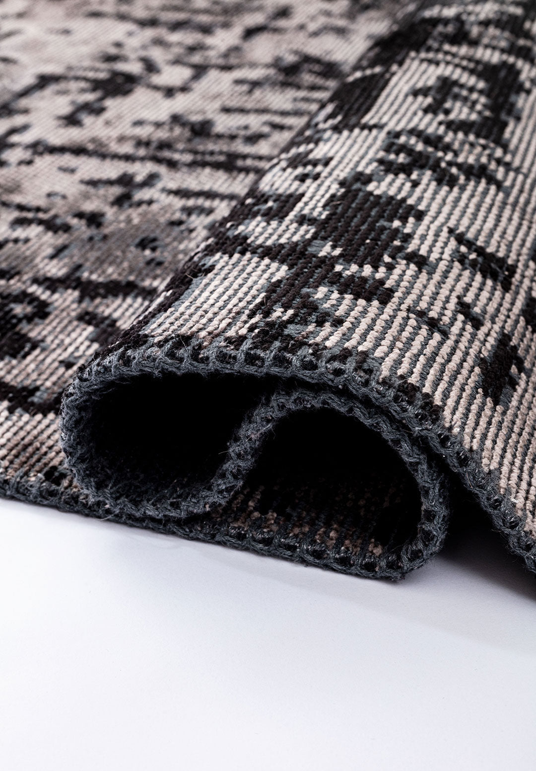 Spark Dark Grey - Black Rug