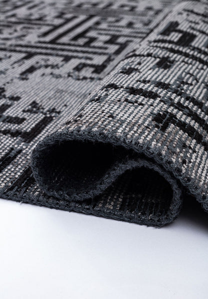Labyrinth Grey - Black Rug