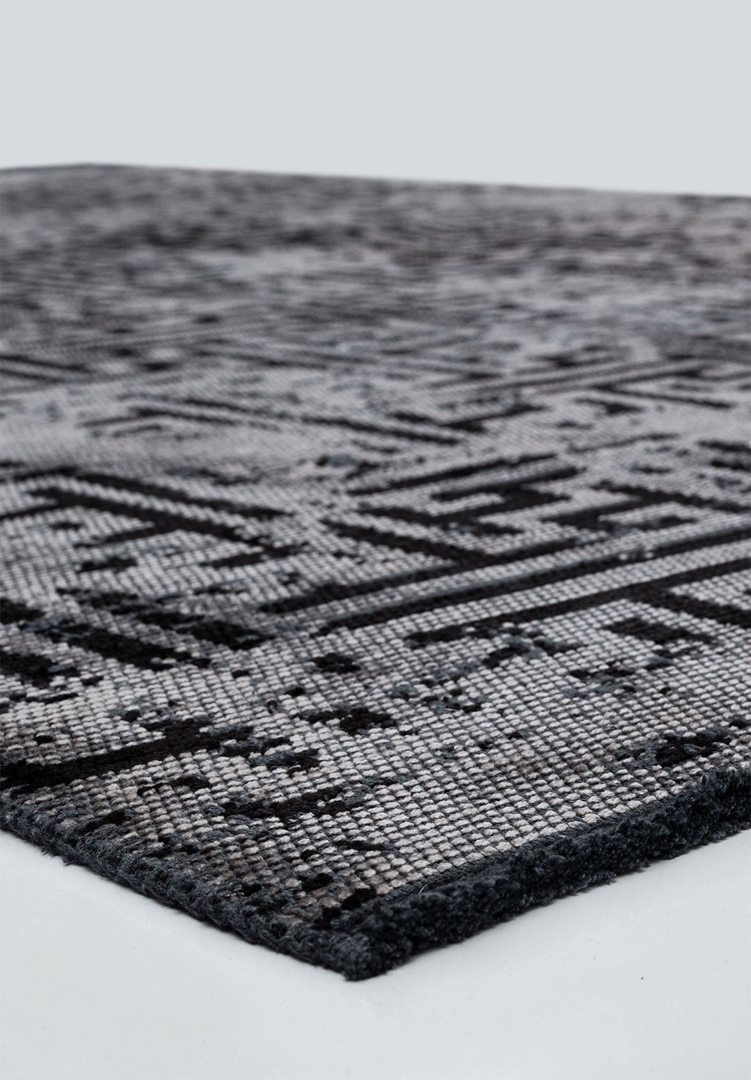 Labyrinth Grey - Black Rug