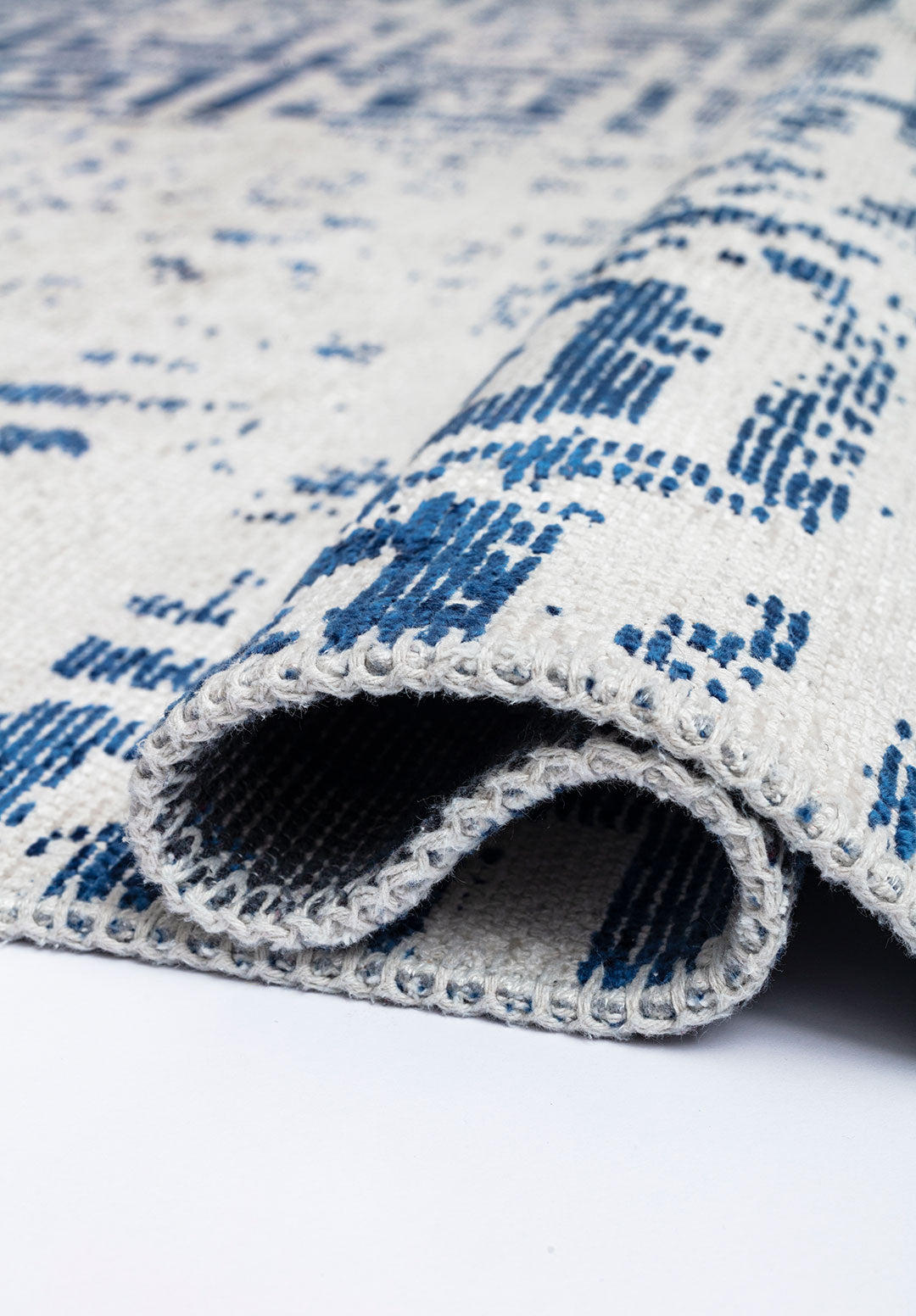 Helix Navy Blue - White Rug
