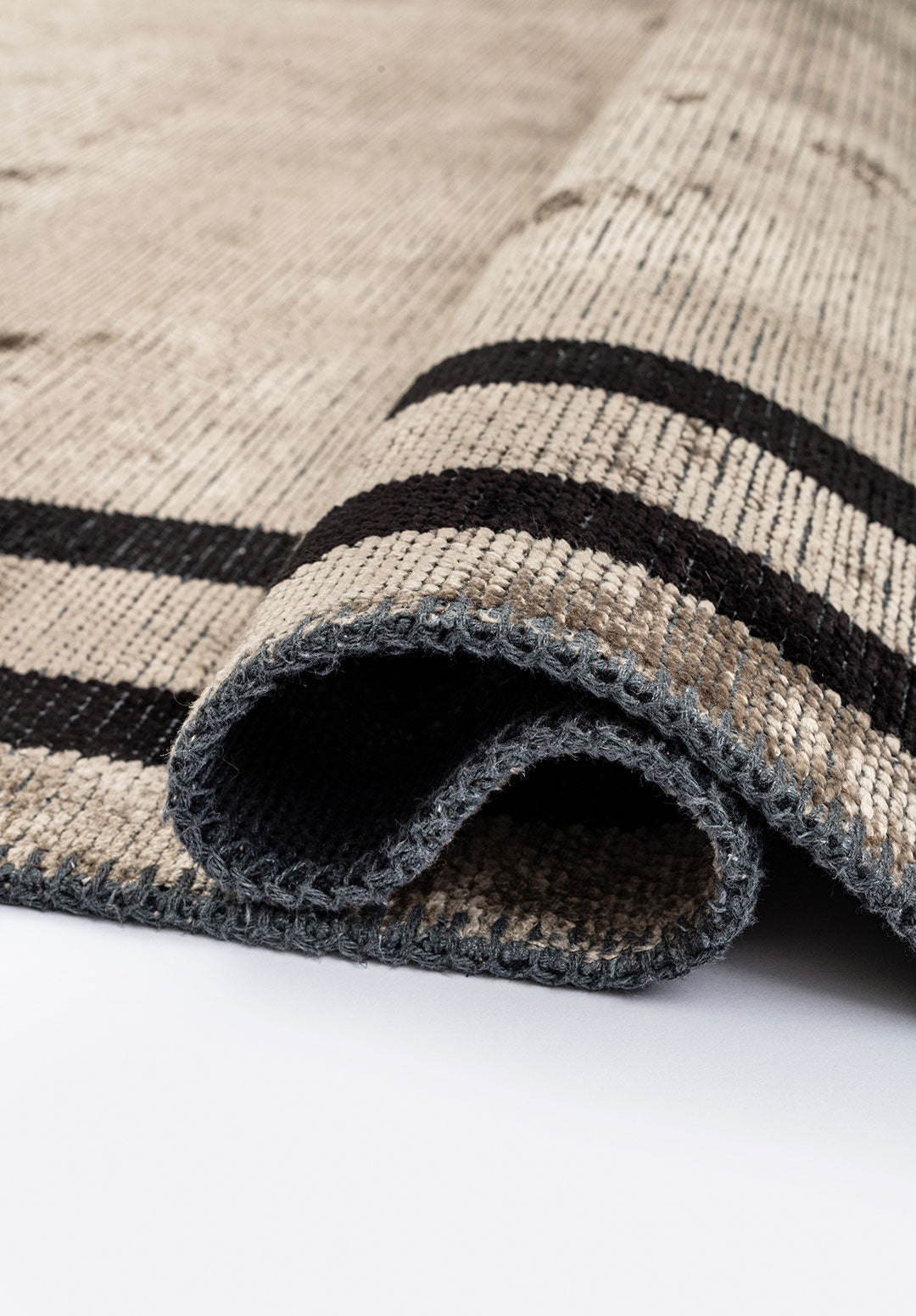Twist Nougat - Black Rug