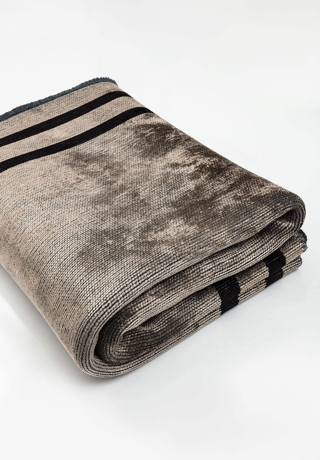 Twist Nougat - Black Rug