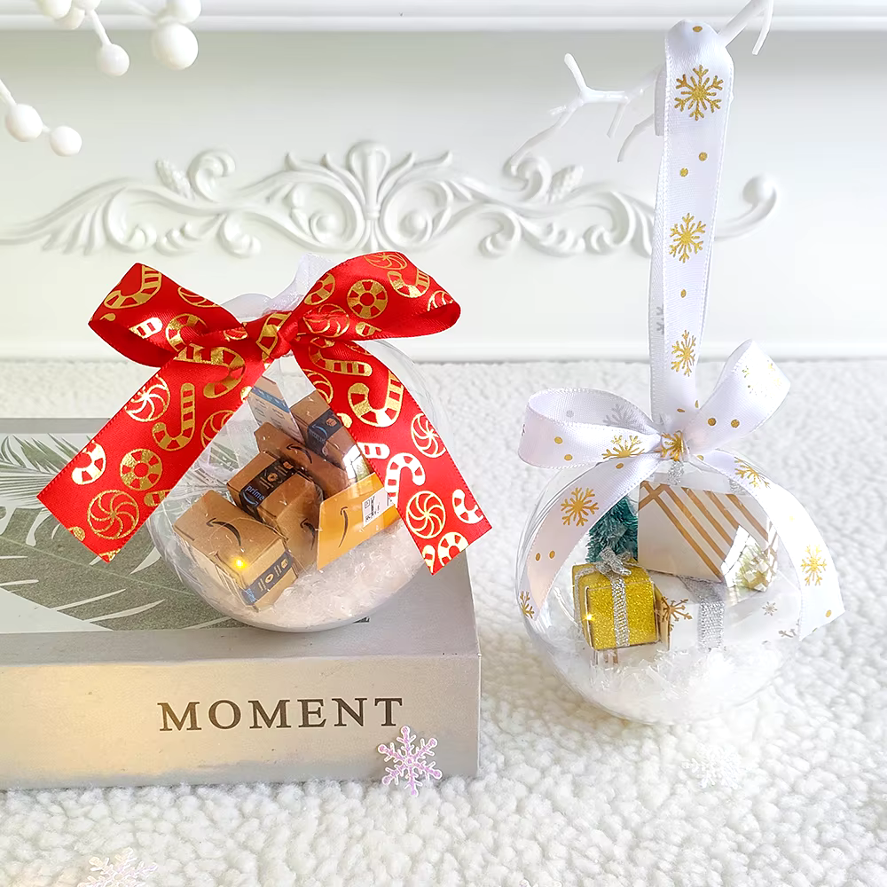 Boule de Noël en forme de cadeau