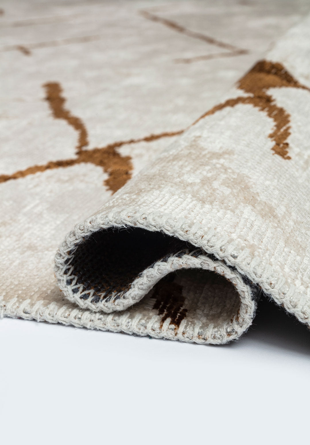 Wave Cacao - White Rug