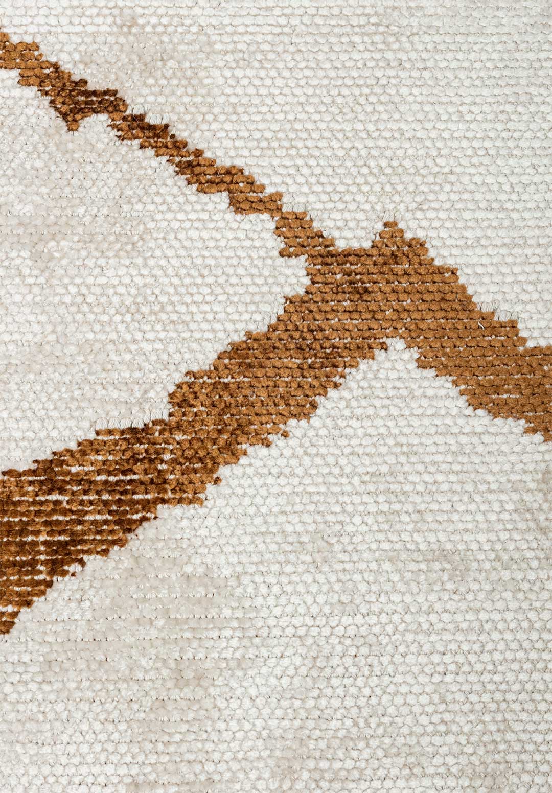 Wave Cacao - White Rug