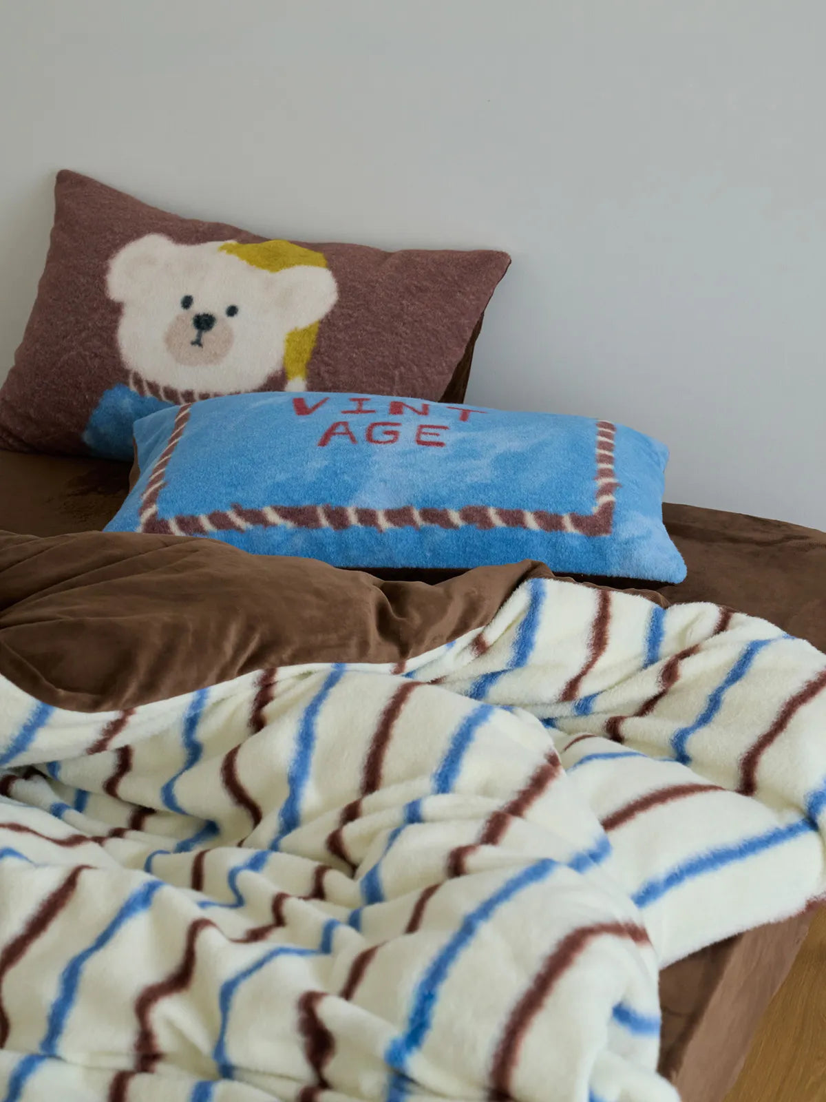 Plush Cartoon Striped Flannel Fleece Bedding Set