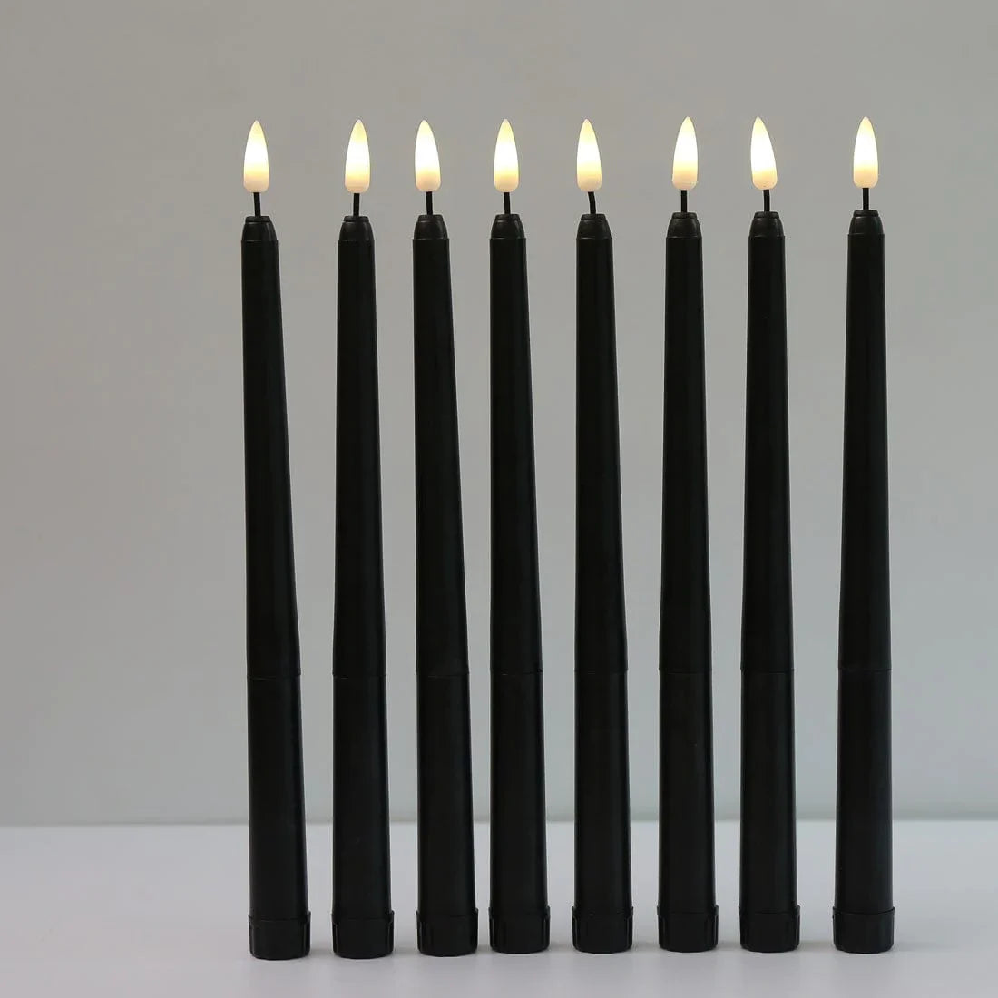 3 velas LED negras con llama parpadeante.