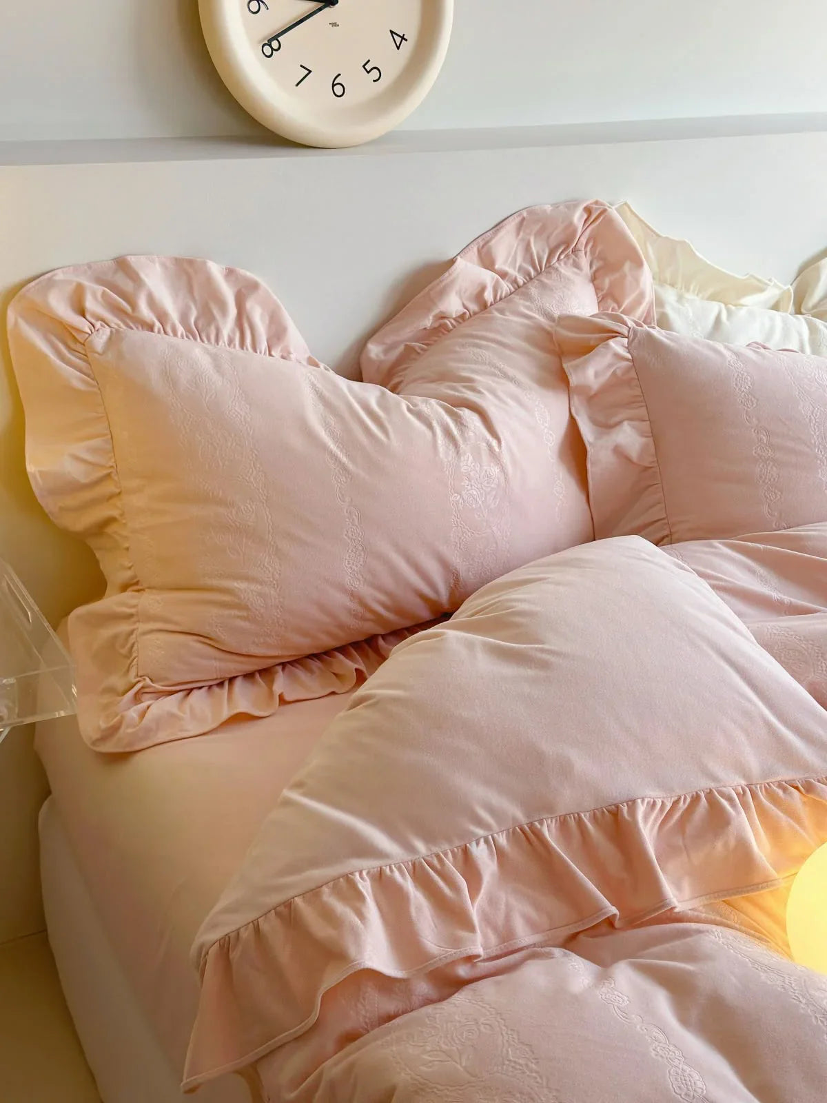 Plush Ruffled Jacquard Velvet Bedding Set