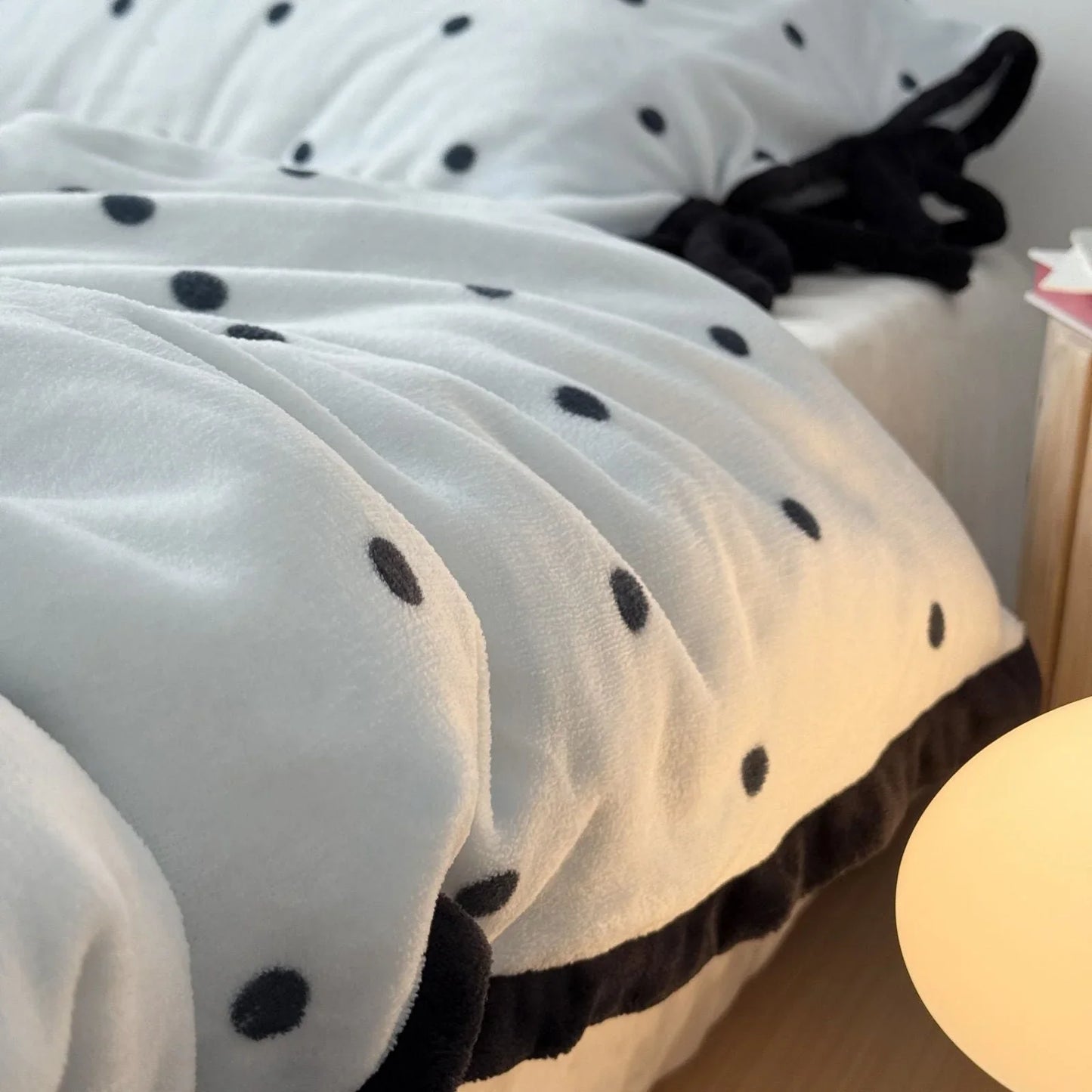 Plush Polka Dot Flannel Fleece Bedding Set