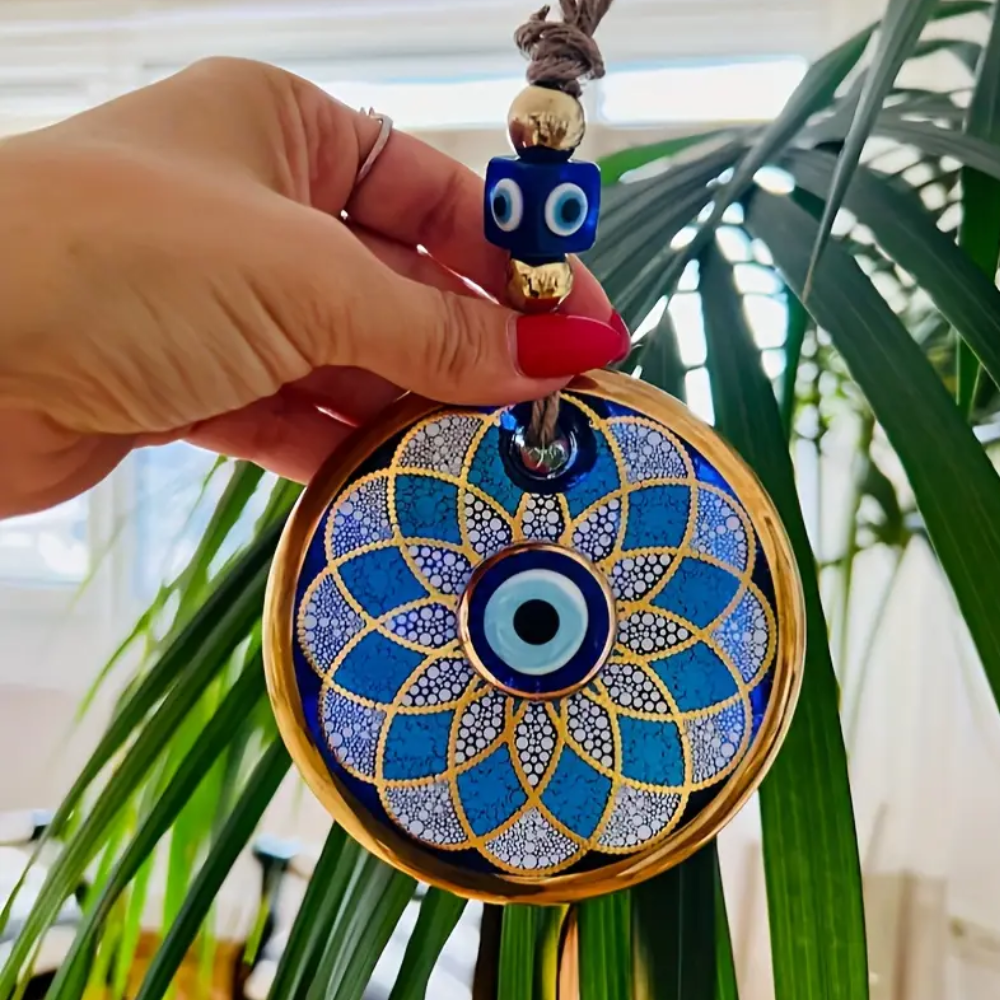 Hängendes Ornament mit bösem Blick