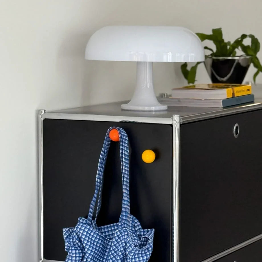 Smooth Ball-Shaped Magnetic Hooks
