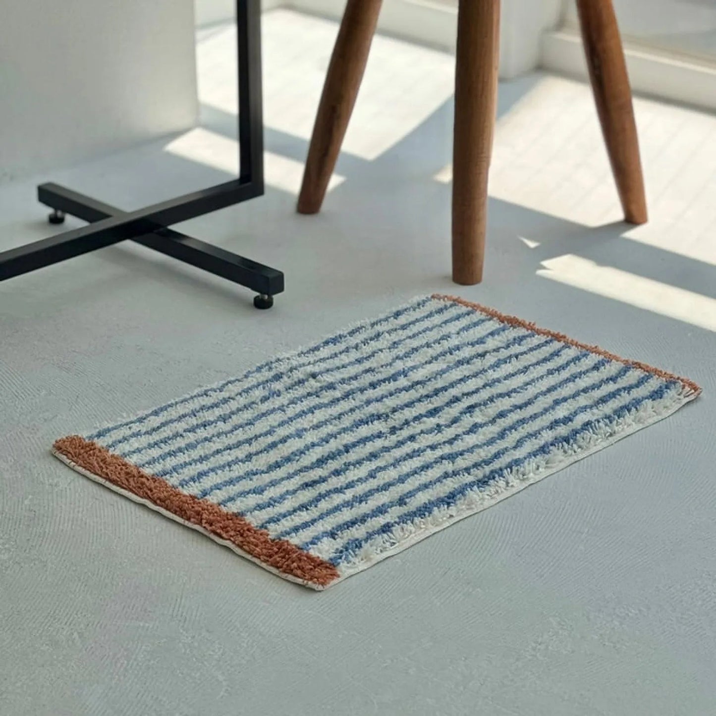 Plush Tufted Wavy Striped Accent Rug