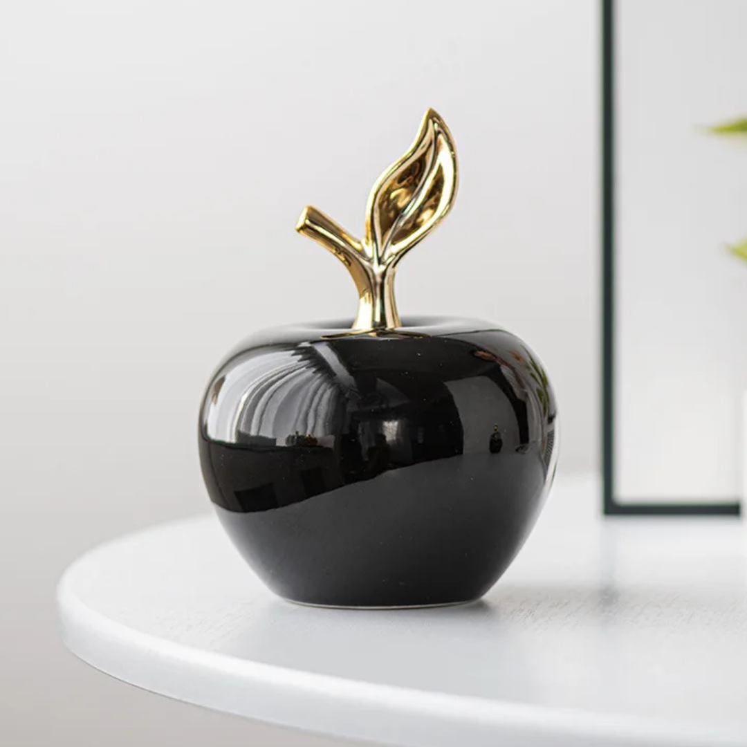 Figurine de pomme en céramique
