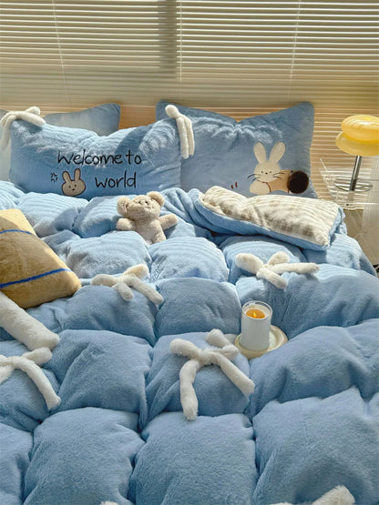 Cloud-Like Plush Tufted Bowknot Fleece Bedding Set