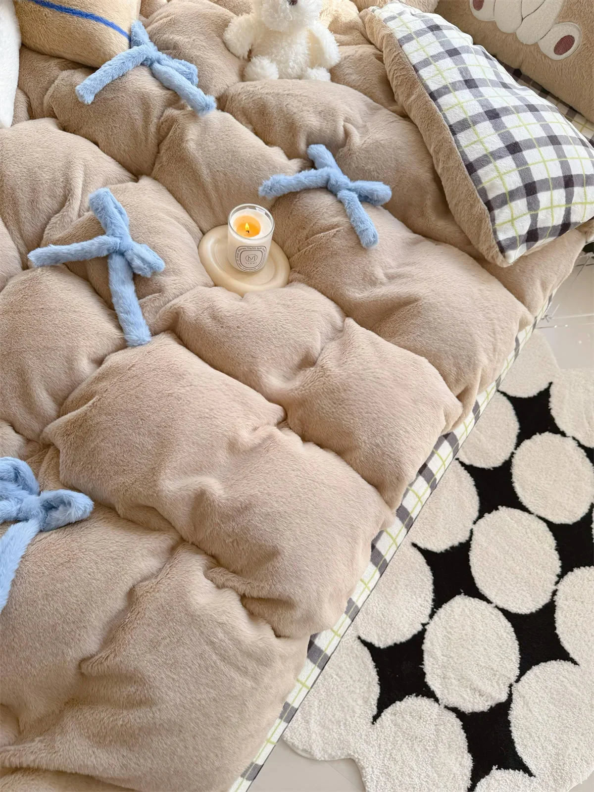 Cloud-Like Plush Tufted Bowknot Fleece Bedding Set