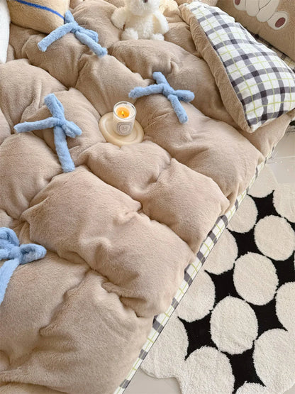 Cloud-Like Plush Tufted Bowknot Fleece Bedding Set