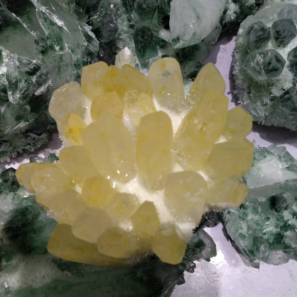 Cristal de quartzo amarelo natural 600g