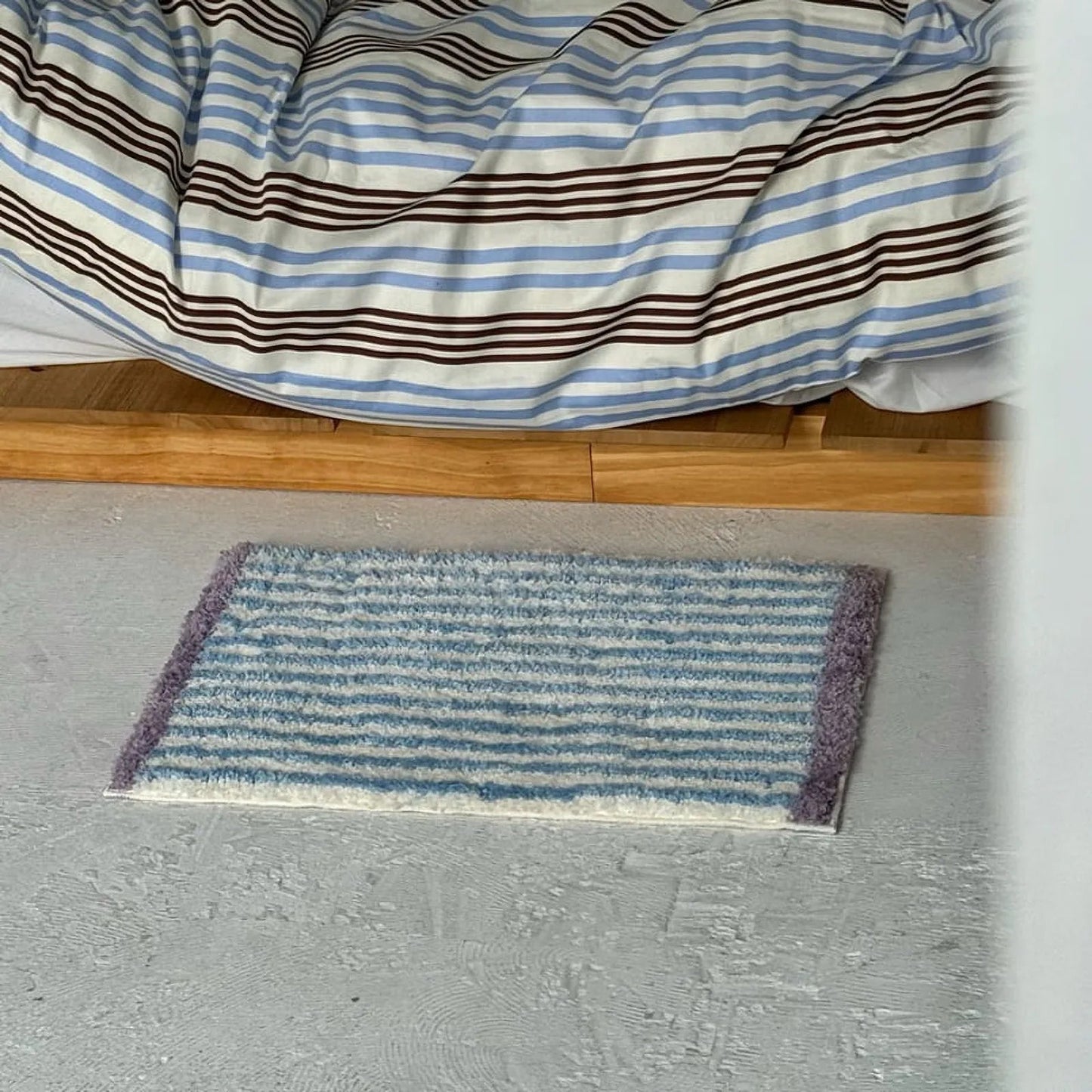 Plush Tufted Wavy Striped Accent Rug