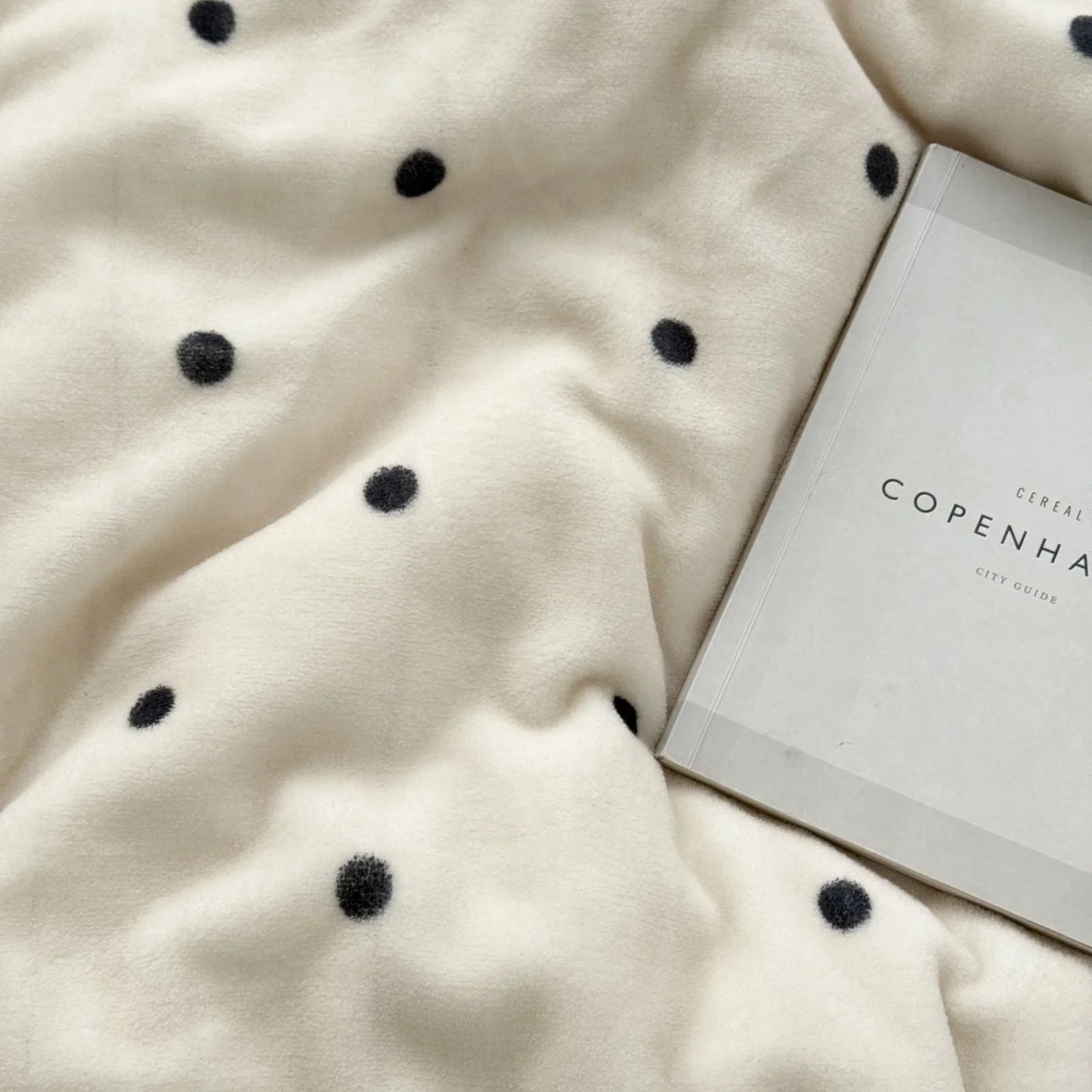 Plush Polka Dot Flannel Fleece Bedding Set