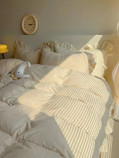 Plush Ruffled Jacquard Velvet Bedding Set