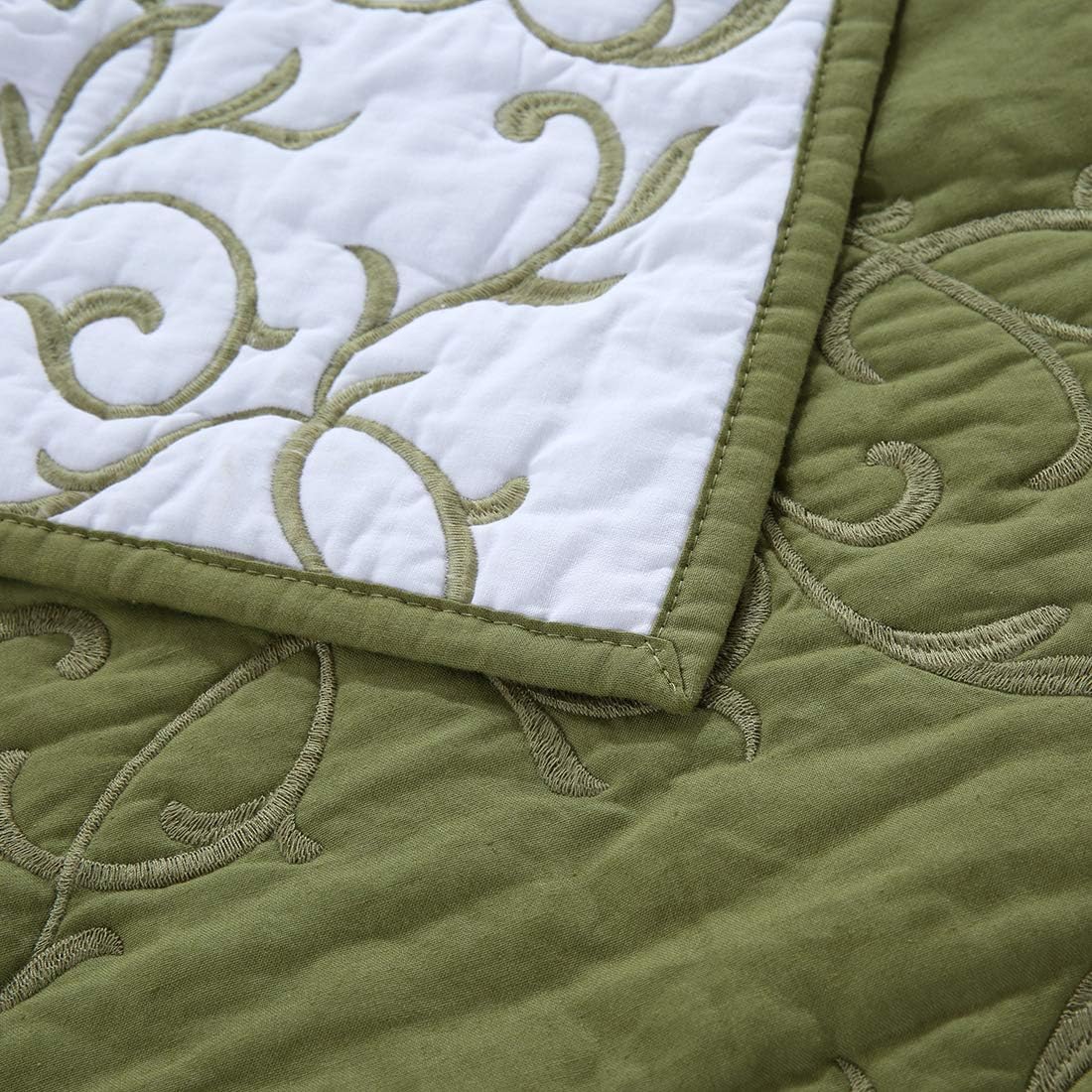 Embroidered Vines Quilt Set