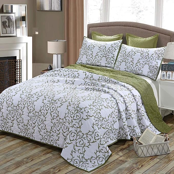 Embroidered Vines Quilt Set