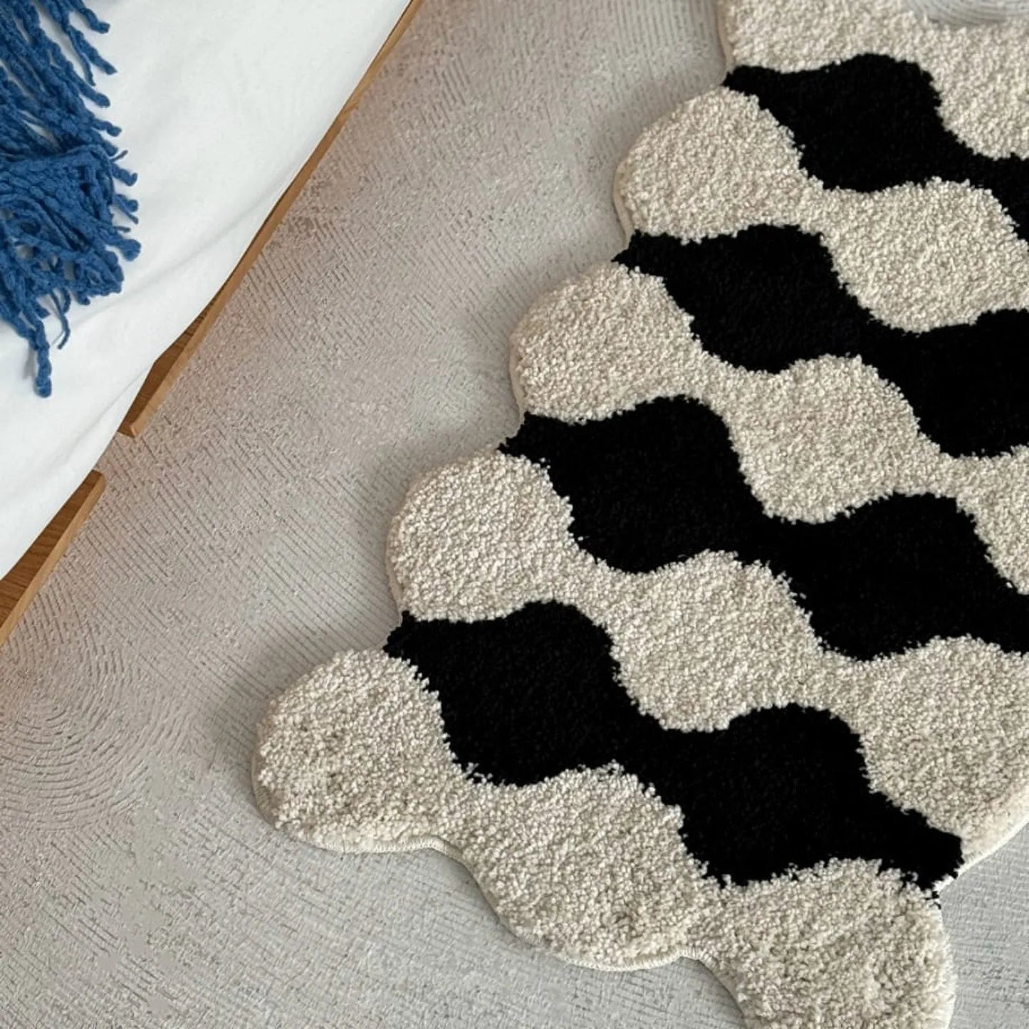 Plush Wavy Striped Shaggy Accent Rug