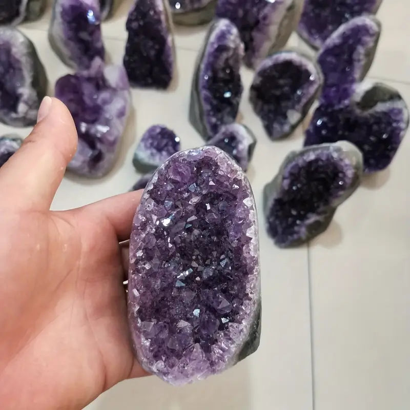 Natürliche Amethyst-Cluster-Geode