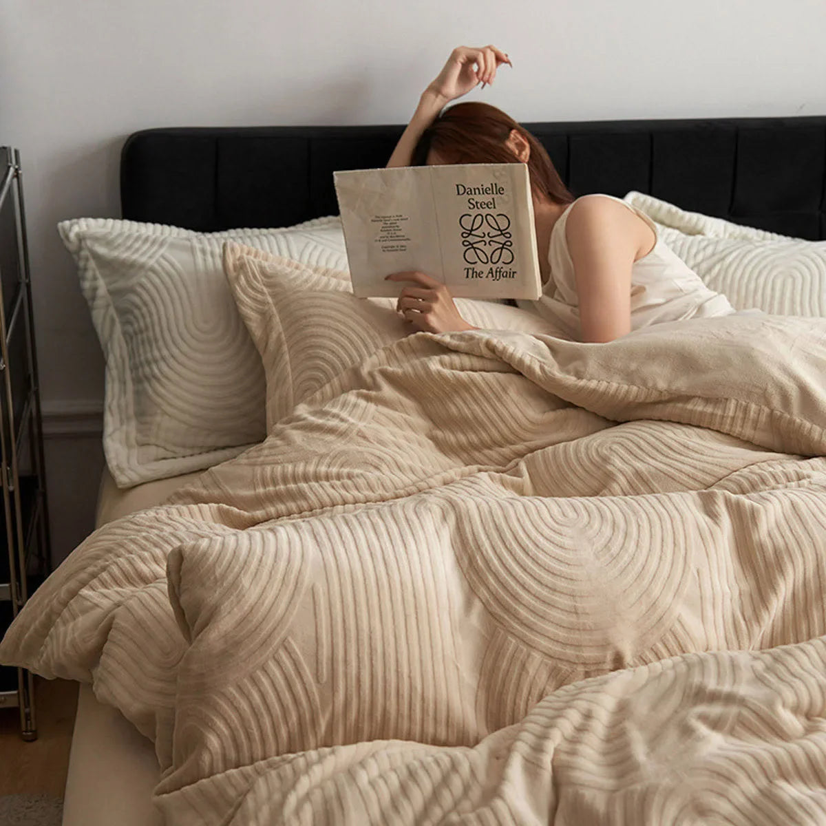 Plush Wavy Arch Flannel Fleece Bedding Set