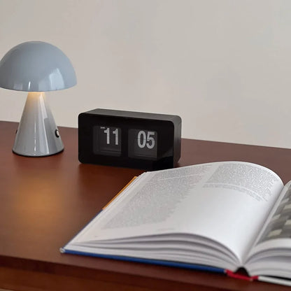 Minimalist Retro Automatic Flip Table Clock