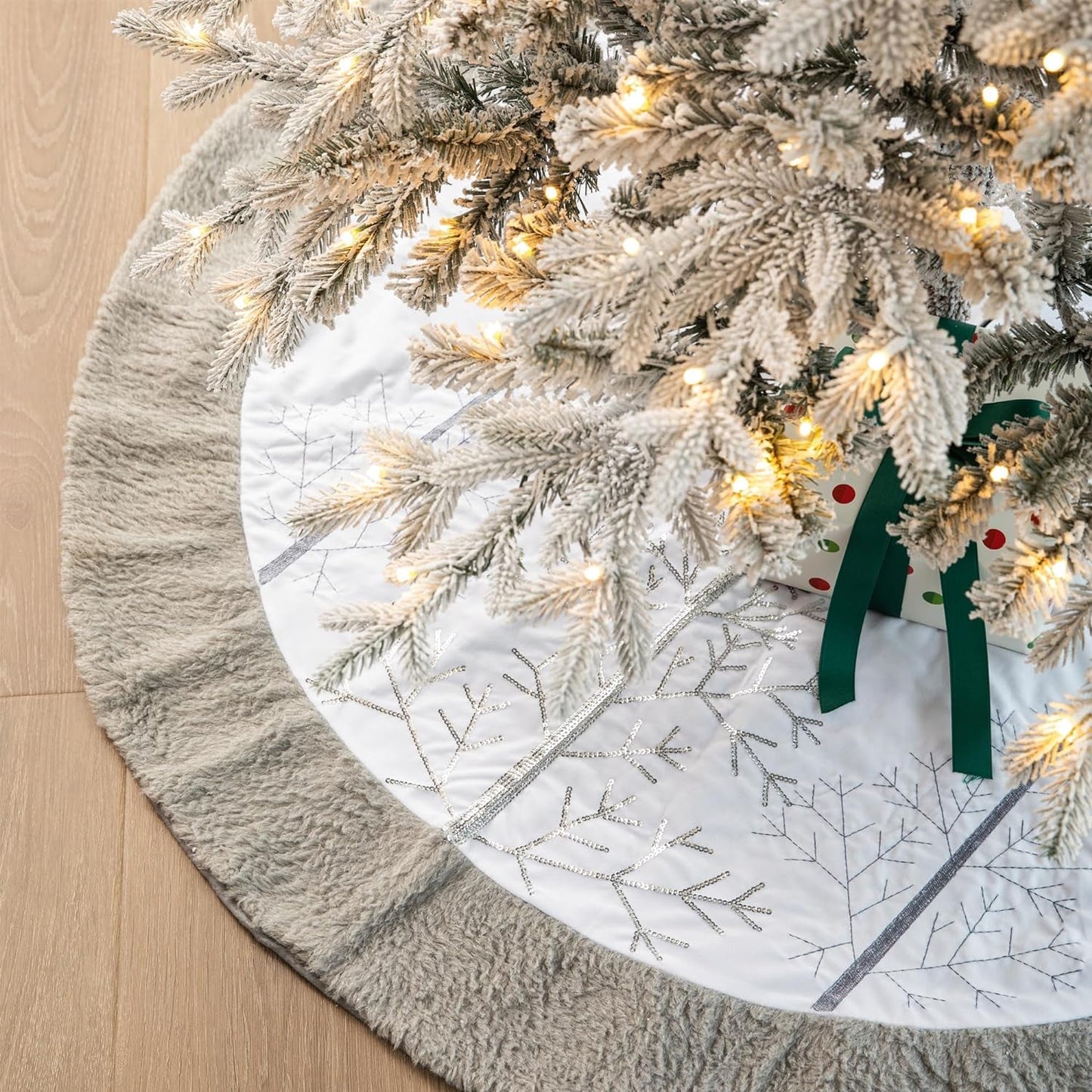 Glitzhome 48" D White Fleece Christmas Tree Skirt with Grey Edge,Large round Embroidered Tree Mat Cover Ornaments for Holiday Christmas Party Decorations Home & Kitchen Seasonal Décor Tree Skirts