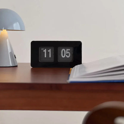 Minimalist Retro Automatic Flip Table Clock