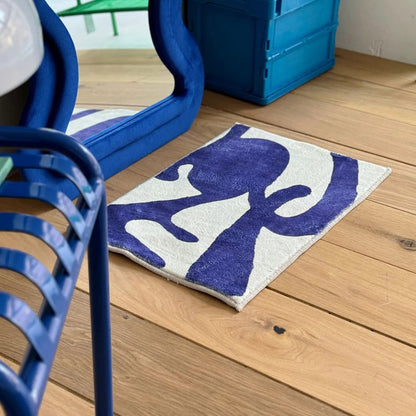 Plush Abstract Wave Polyester Accent Rug