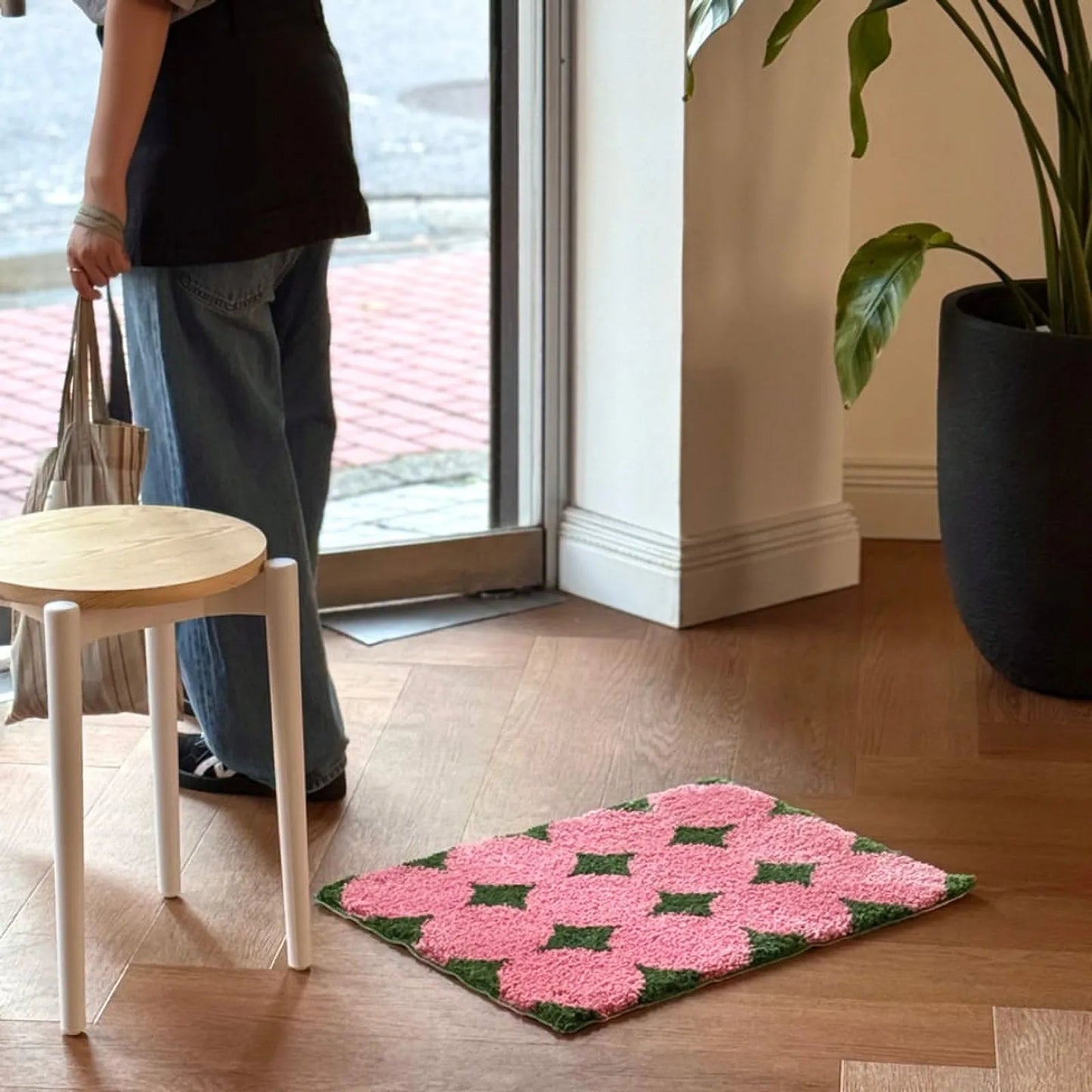 Plush Floral Tufted Polyester Accent Rug