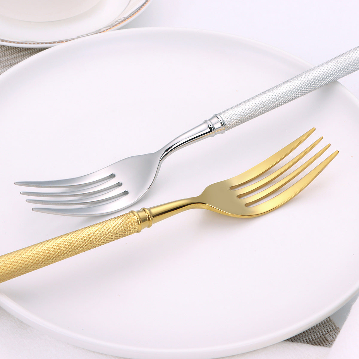 Naila Silver Textured Handle Stainless Steel Cutlery Set