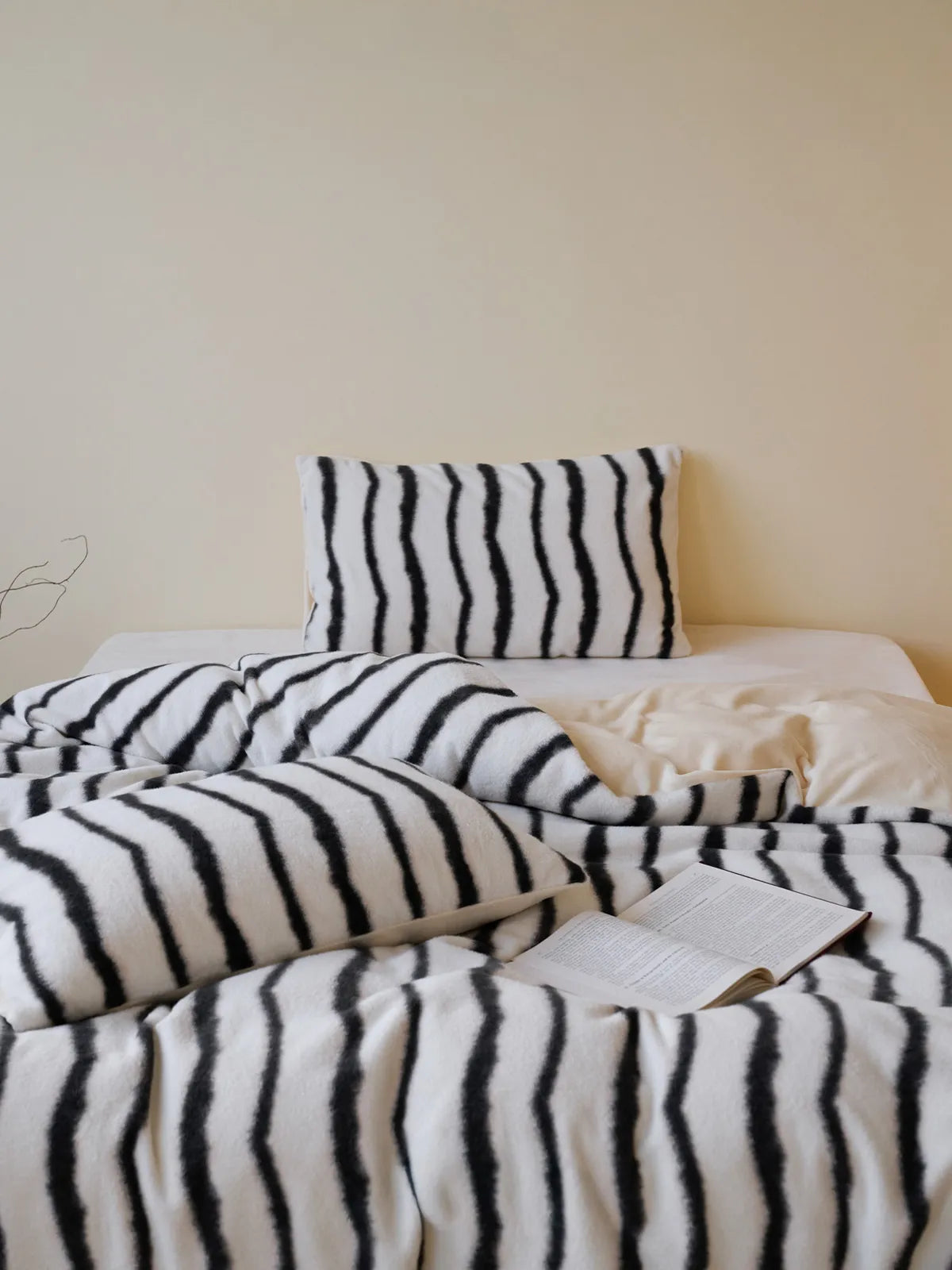 Plush Wavy Striped Flannel Fleece Bedding Set