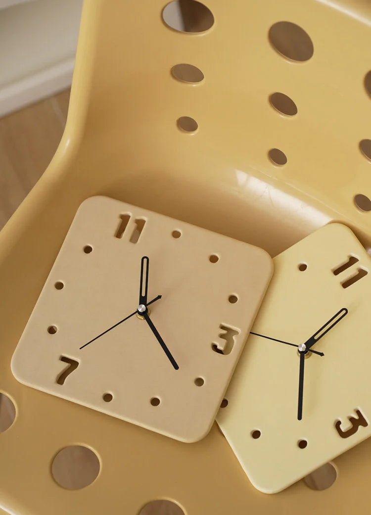 Smooth Minimalist Cutout Ceramic Table Clock