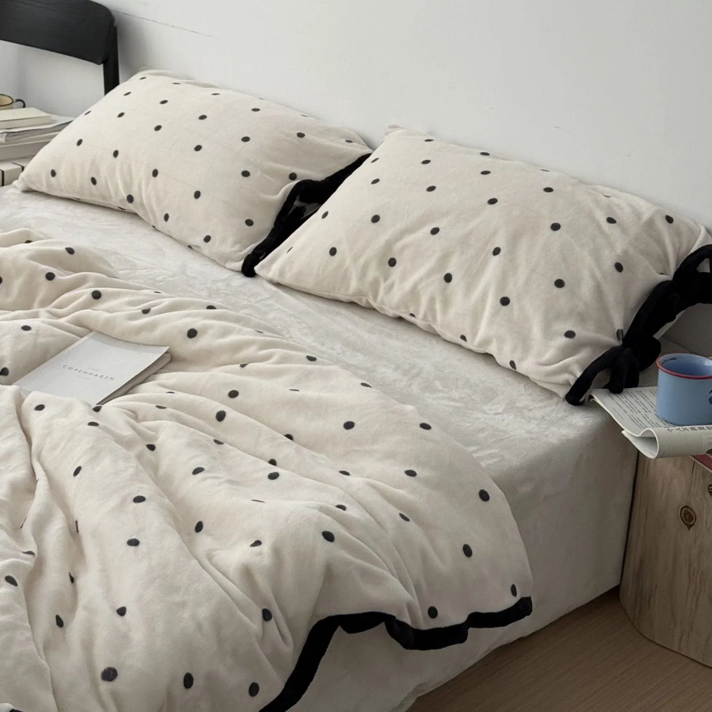 Plush Polka Dot Flannel Fleece Bedding Set
