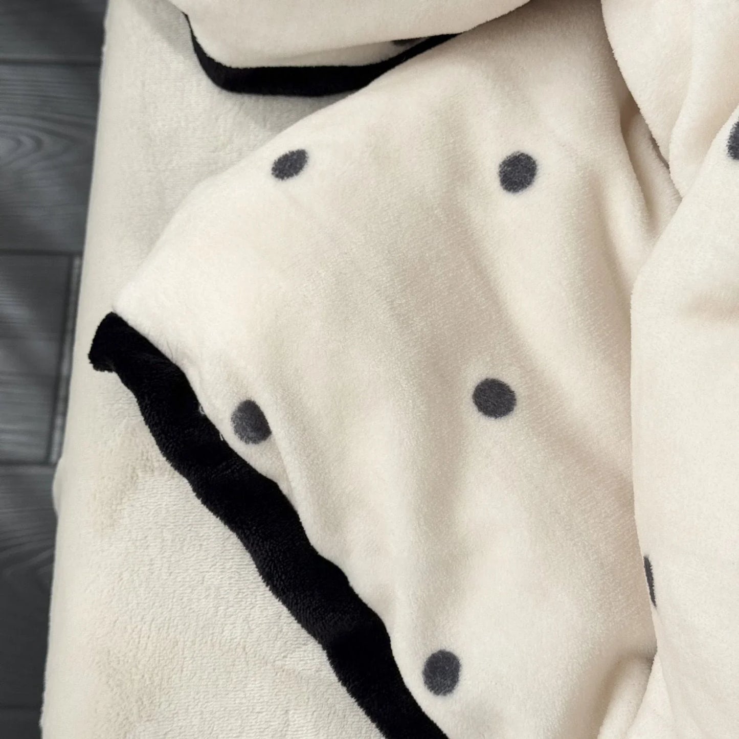 Plush Polka Dot Flannel Fleece Bedding Set
