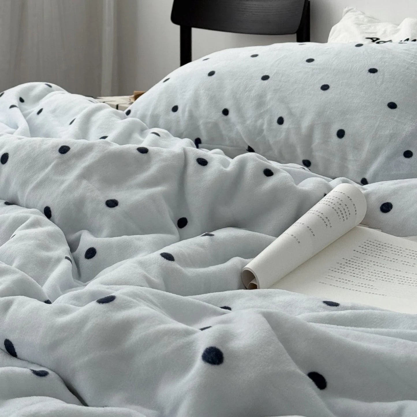 Plush Polka Dot Flannel Fleece Bedding Set