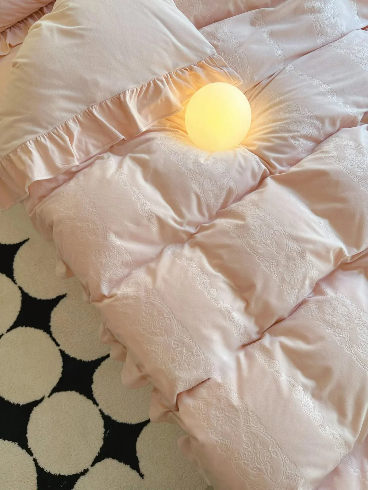 Plush Ruffled Jacquard Velvet Bedding Set